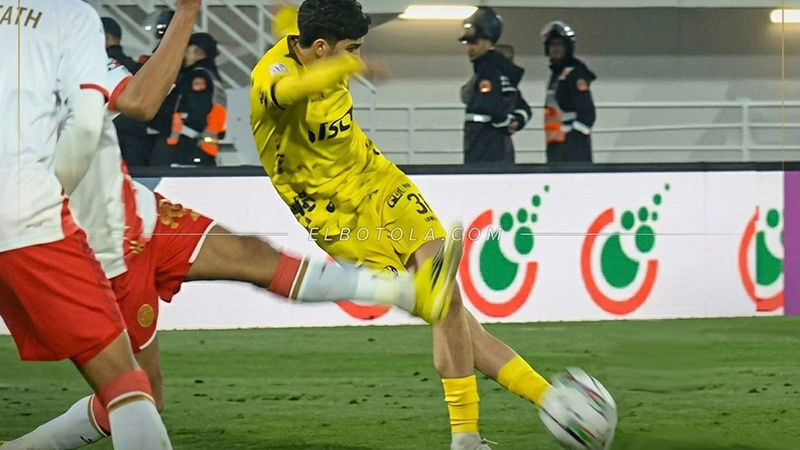 المغرب الفاسي يقتنص الصدارة بـ "رابونا" خيالية أمام الوداد الرياضي