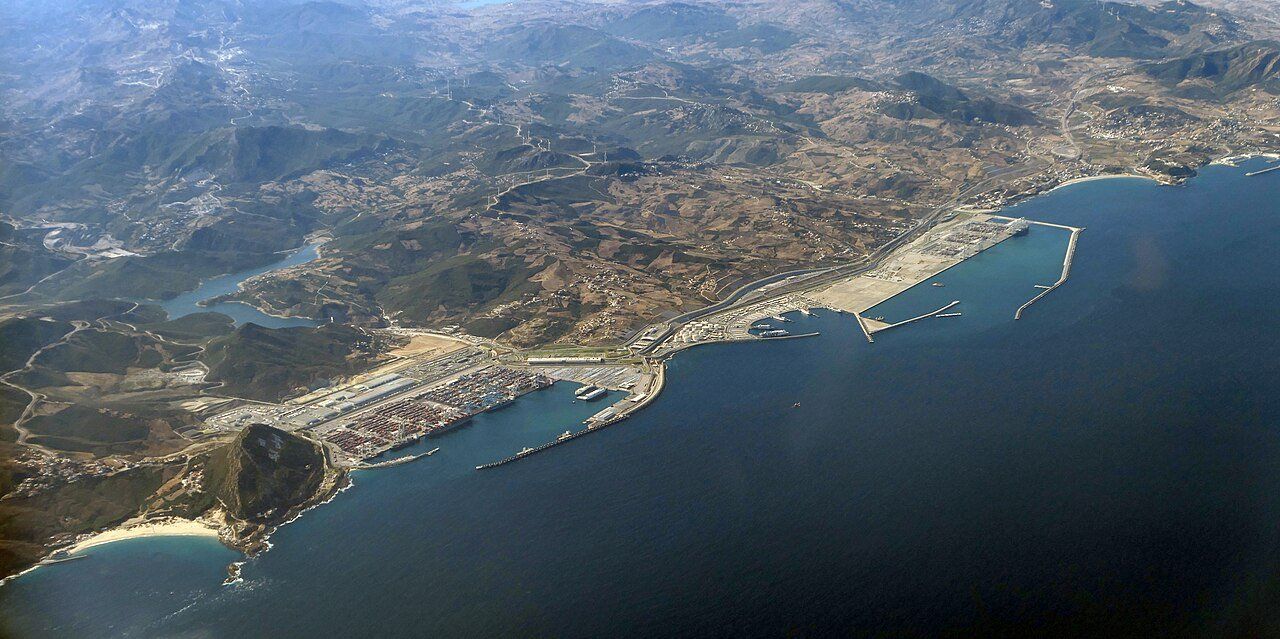 طنجة المتوسط يربط إفريقيا بالعالم.. فهل يربط شباب المدينة بالشغل؟
